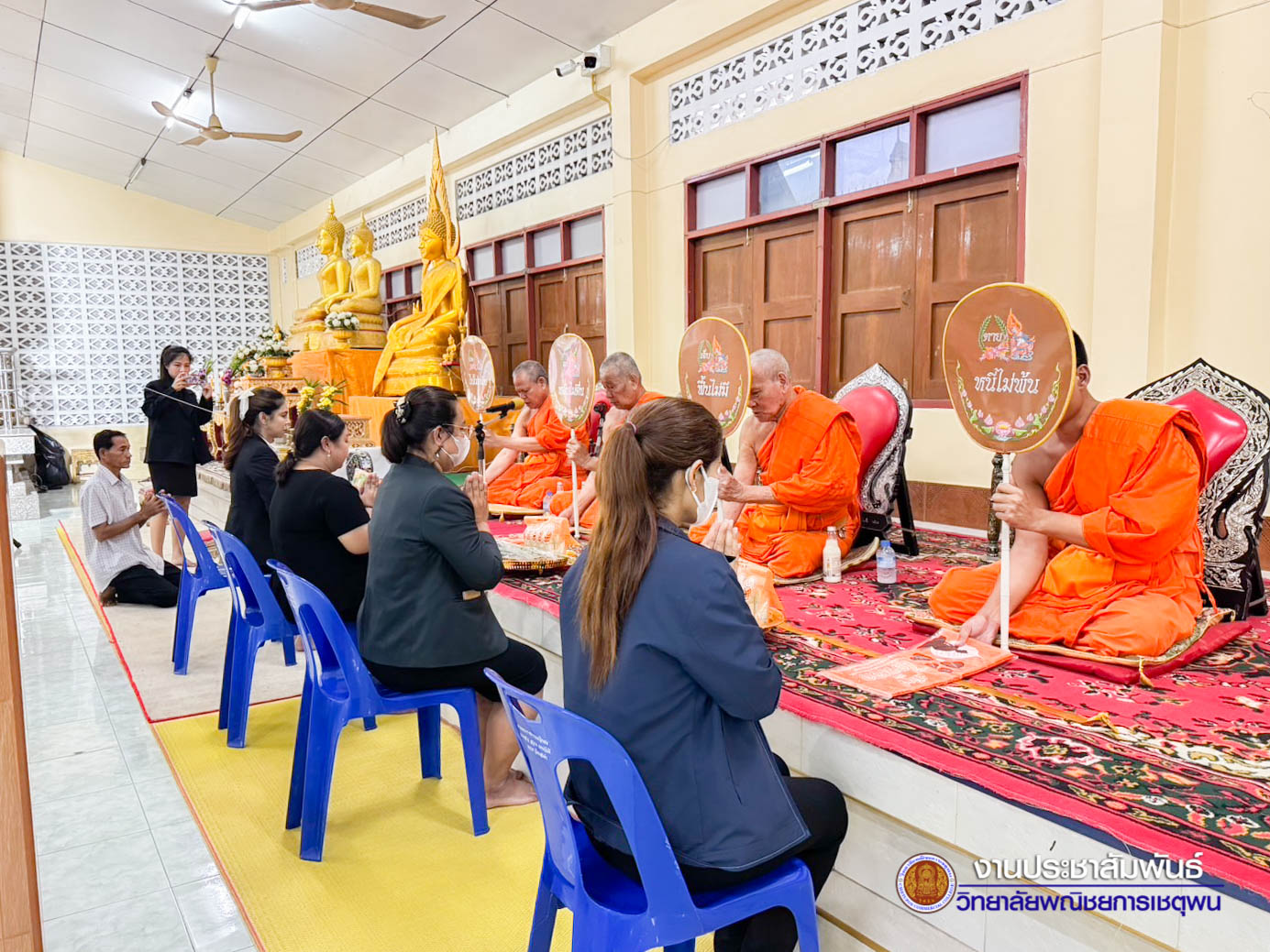 อาจเป็นรูปภาพของ 8 คน, วัด และ ข้อความ