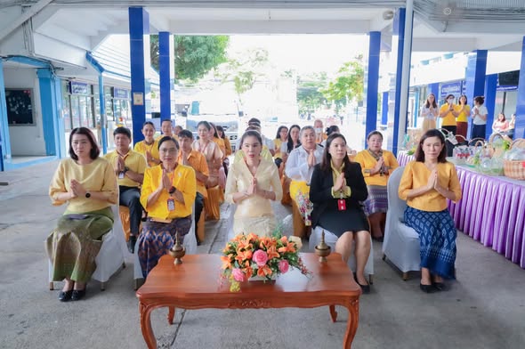 วันศุกร์ที่ 19 กรกฎาคม 2567ภาพกิจกรรม“ ตักบาตร สร้างความดี ตามวิถีเชตุพน ”แผนกวิชาชีพเทคโนโลยีธุรกิจดิจิทัลร่วมทำบุญตักบาตรข้าวสาวอาหารแห้ง