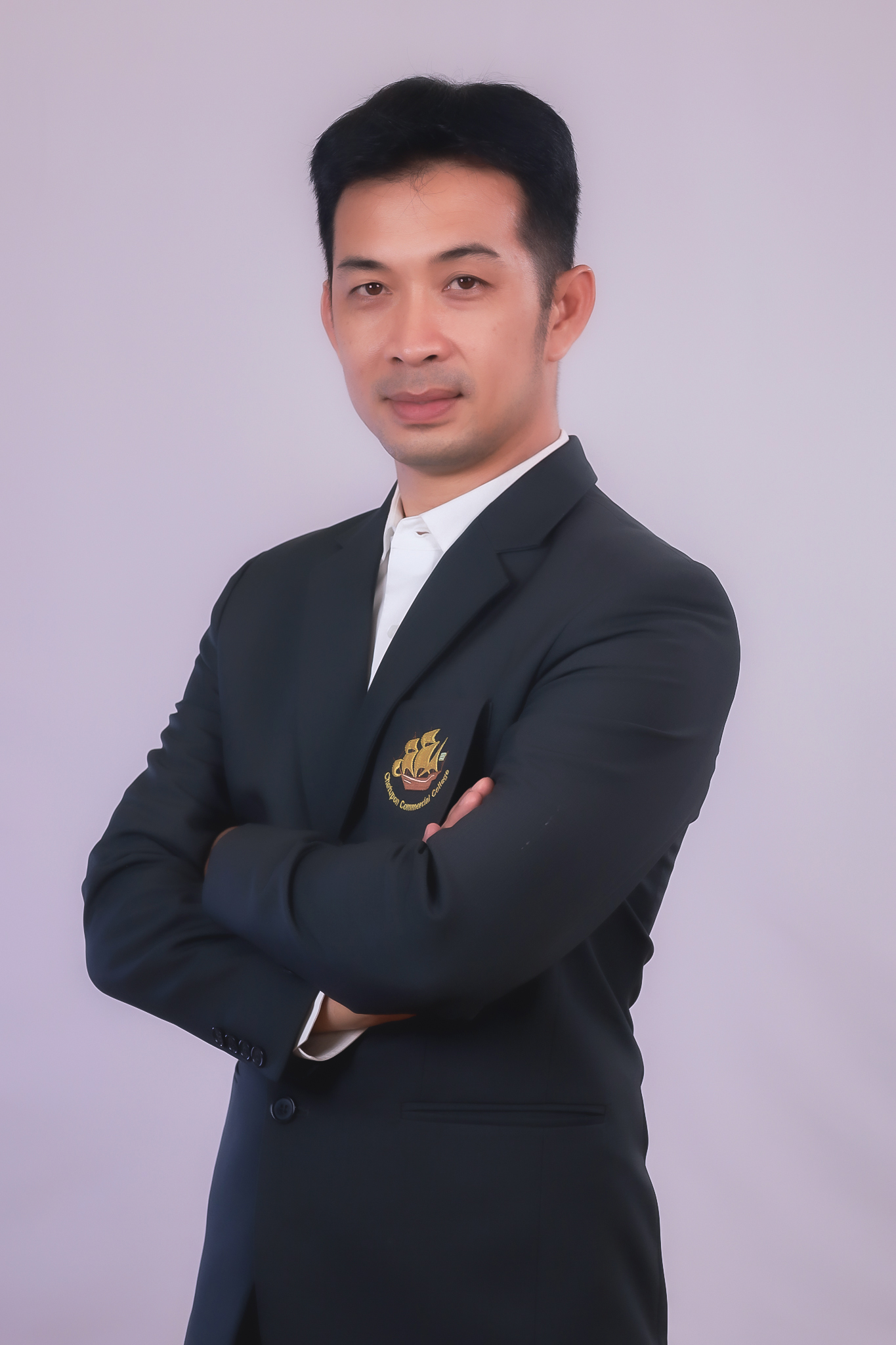 นายธนิสร คงสมบูรณ์