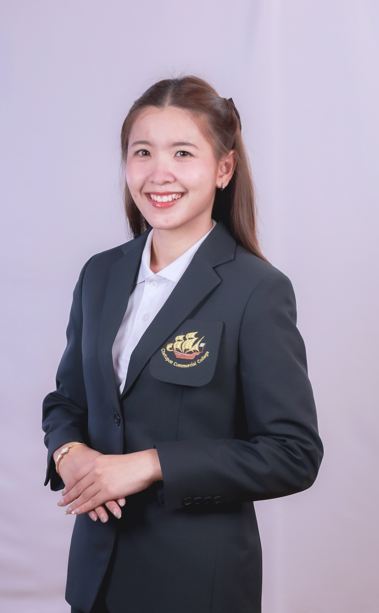นางสาวศิริพร ภมรทัต