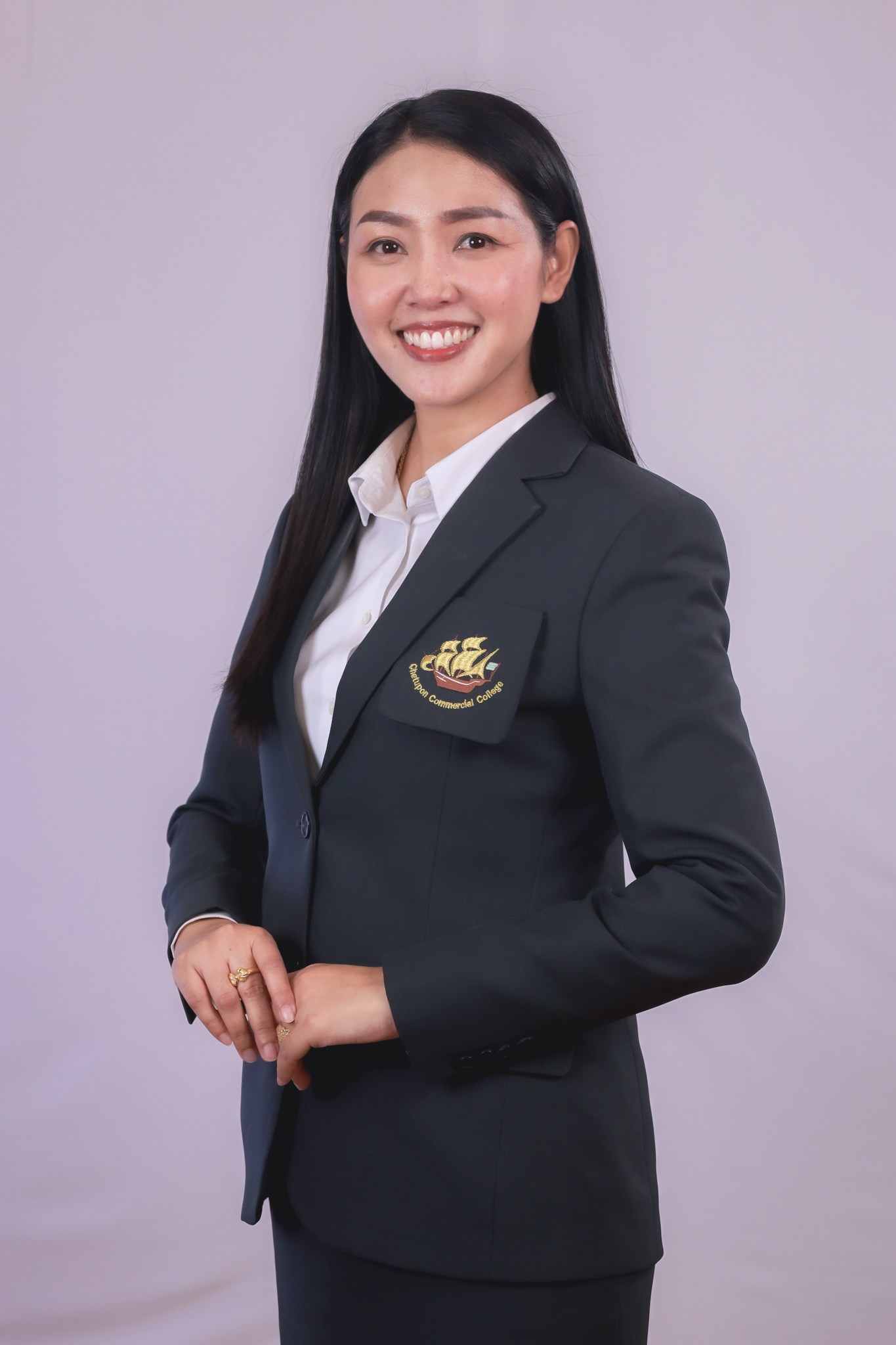 นางสาวจามจุรีย์ มั่นคง